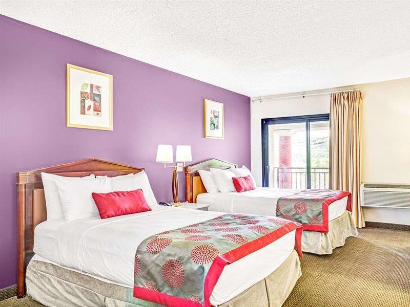 Ramada By Wyndham Rockaway Hotell Eksteriør bilde