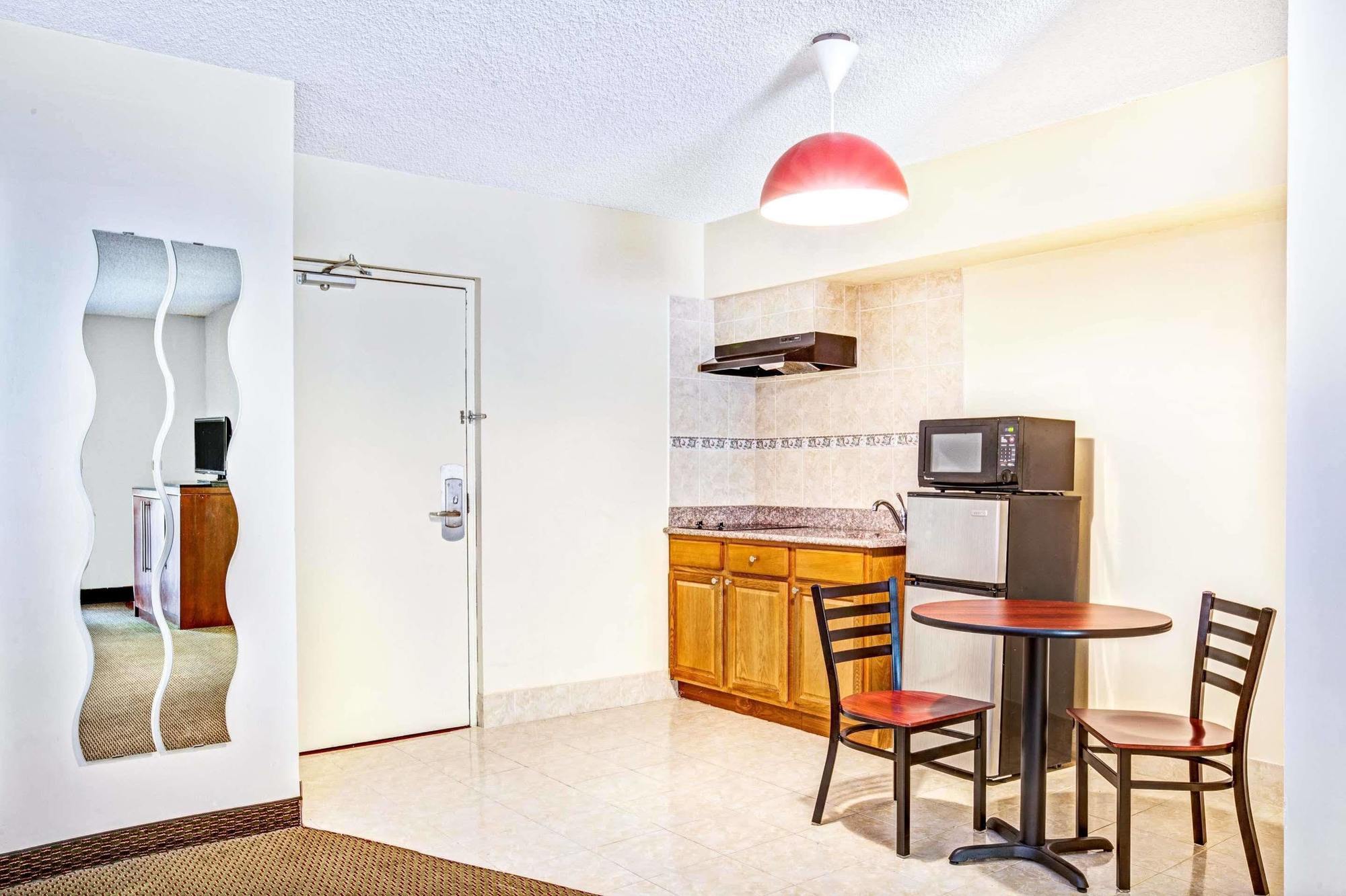 Ramada By Wyndham Rockaway Hotell Eksteriør bilde